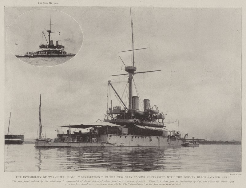 Krigsskibenes usynlighed, HMS Devastation i den nye grå farve i kontrast til det tidligere sortmalede skrog af English Photographer