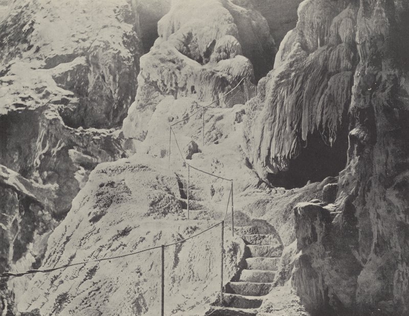 Jenolan-hulerne af English Photographer