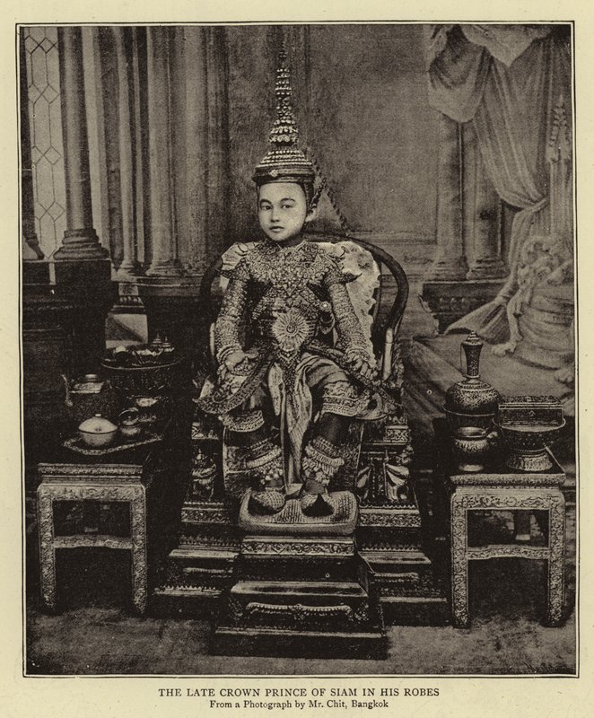 Den afdøde Kronprins af Siam i sine Kåber af English Photographer