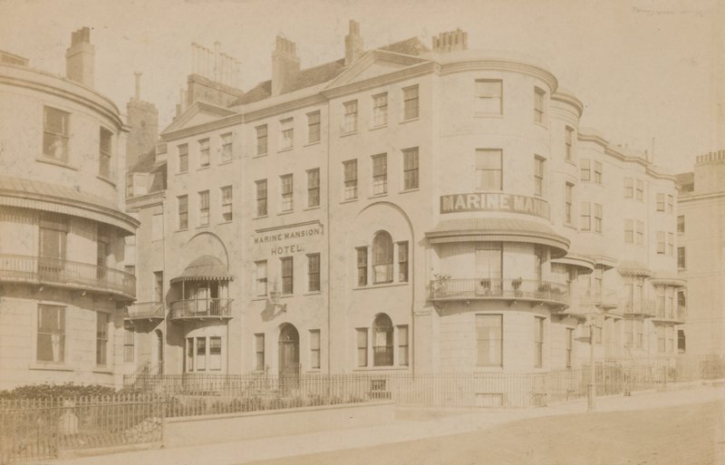 Marine Mansion Hotel i Brighton af English Photographer