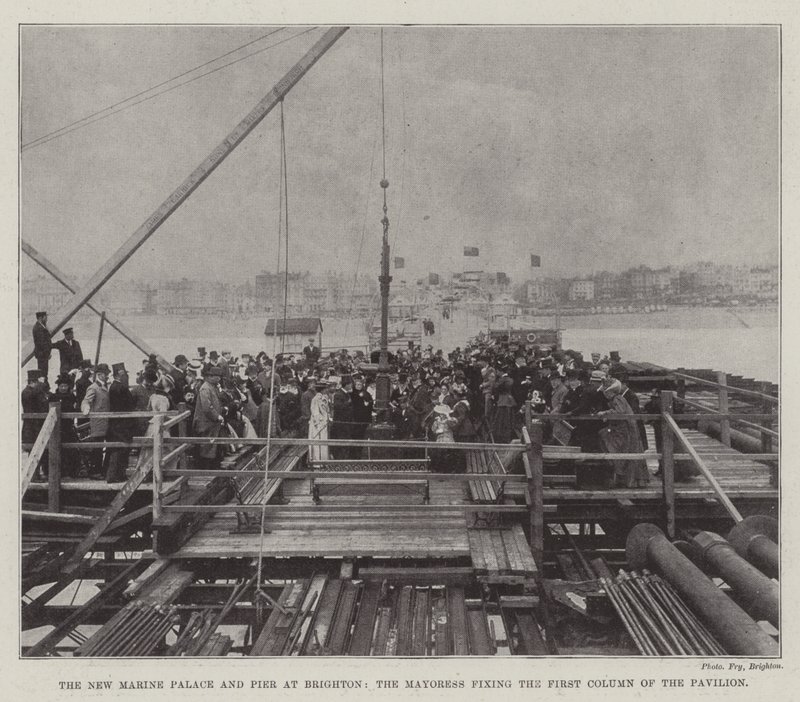 Det nye marinepalads og molen i Brighton, borgmesterinden fikserer pavillonens første søjle af English Photographer