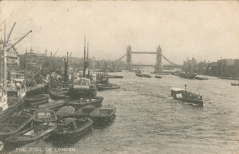 The Pool of London af English Photographer