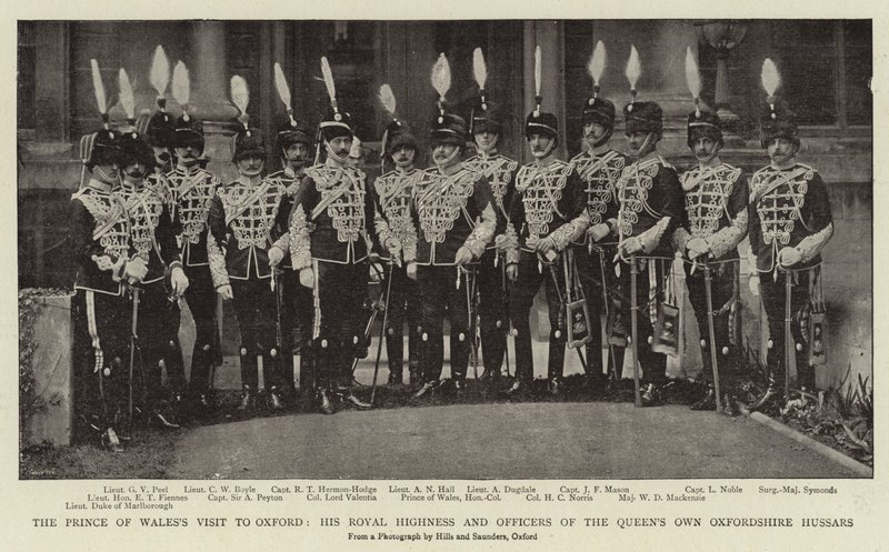Prinsen af Wales besøger Oxford, hans kongelige højhed og officerer fra dronningens egne Oxfordshire-husarer af English Photographer