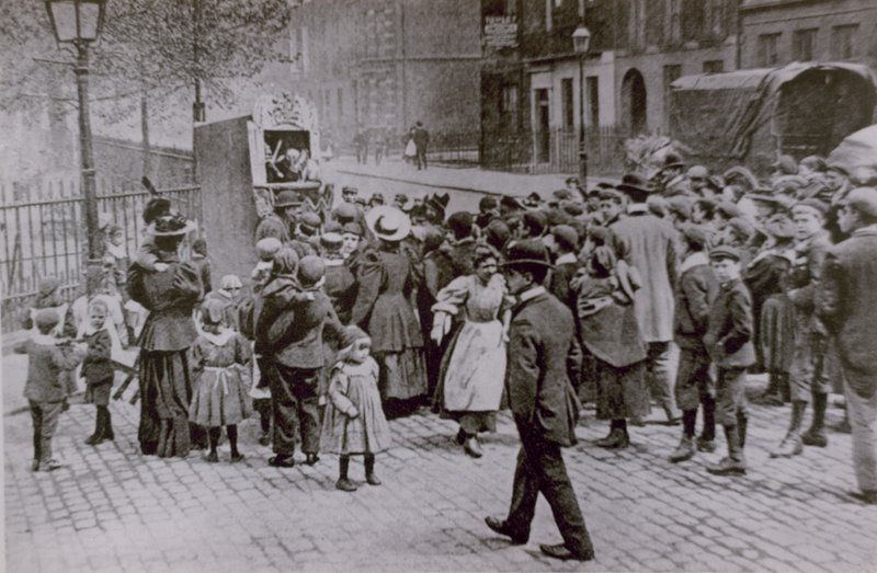 The Punch und Judy Show af English Photographer