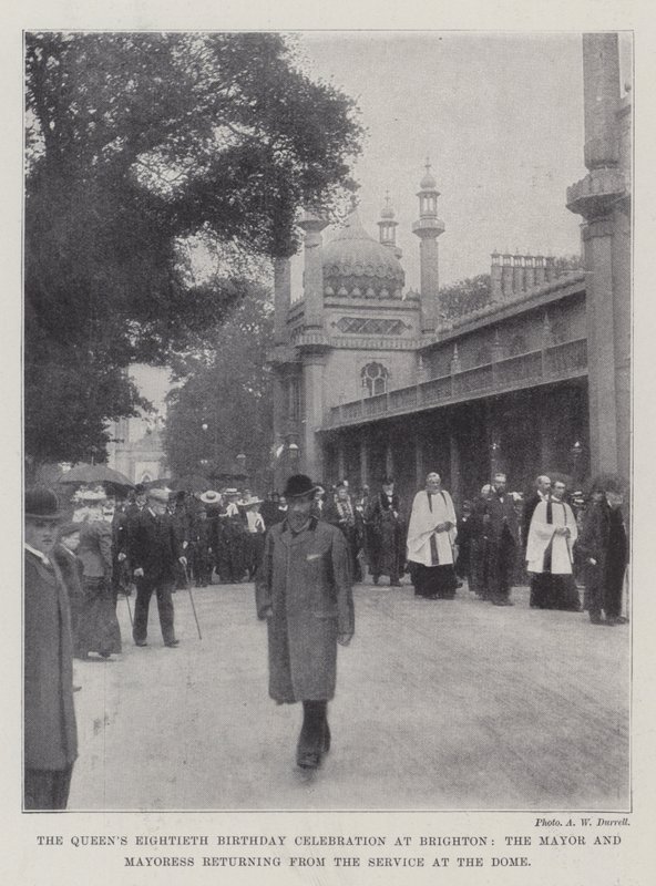 Dronningens 80-års fødselsdagsfejring i Brighton, borgmesteren og borgmesterinden vender tilbage fra gudstjenesten ved Dome af English Photographer