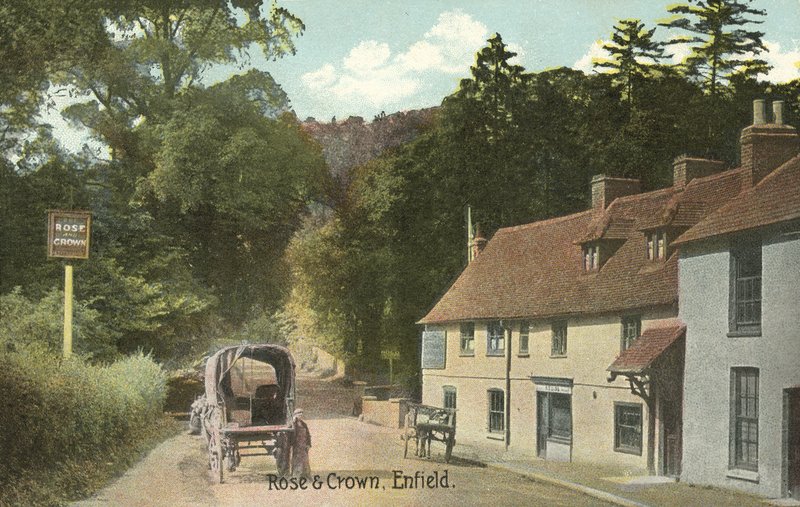 The Rose and Crown, Enfield (farvefoto) af English Photographer