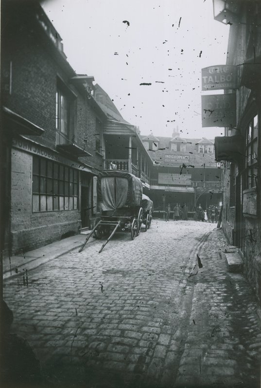 The Tabard Inn, Southwark af English Photographer