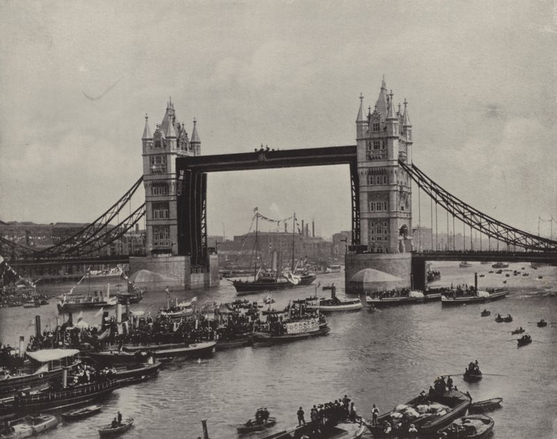 Tower Bridge, set mod øst (s/h-foto) af English Photographer