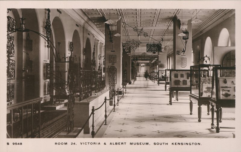 Victoria and Albert Museum, South Kensington, London af English Photographer