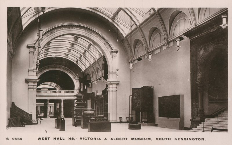 Victoria and Albert Museum, South Kensington, London af English Photographer