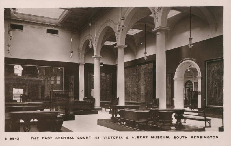Victoria and Albert Museum, South Kensington, London af English Photographer