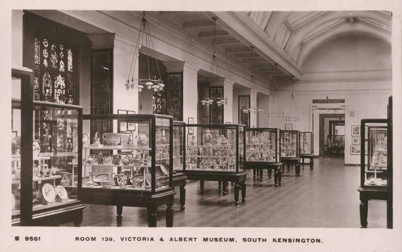 Victoria and Albert Museum, South Kensington, London af English Photographer