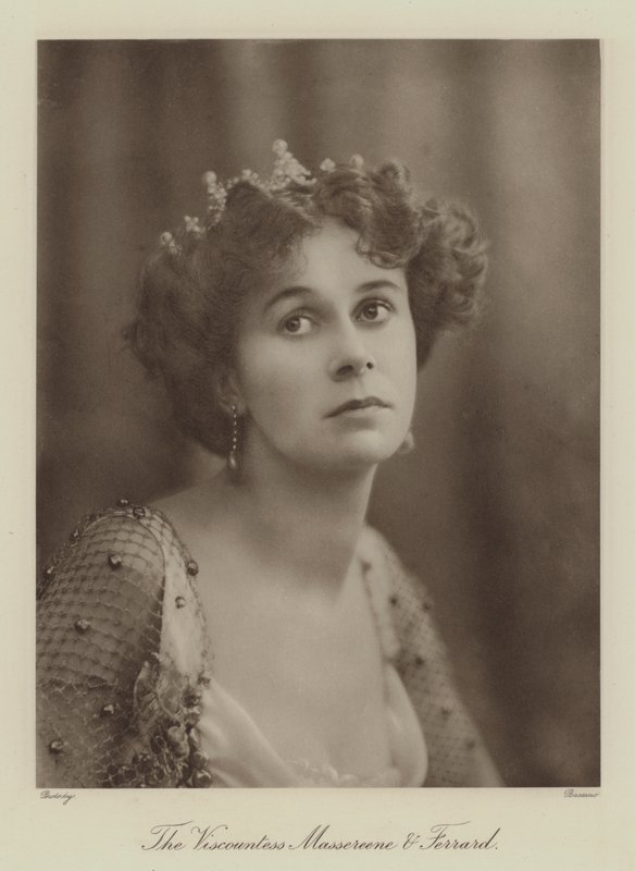 Viscountess Massereene og Ferrard (s/h-foto) af English Photographer