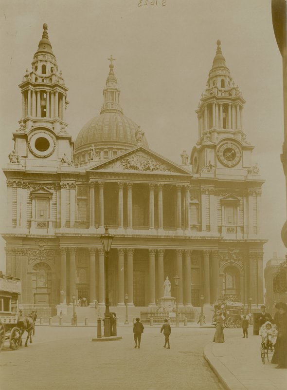 Facaden af St Pauls Cathedral af English Photographer