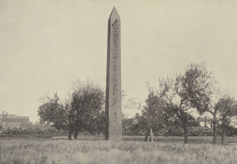 Obelisken i Heliopolis, hvor Moses blev uddannet af English Photographer