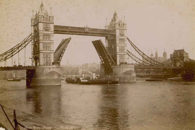 Tower Bridge, London af English Photographer
