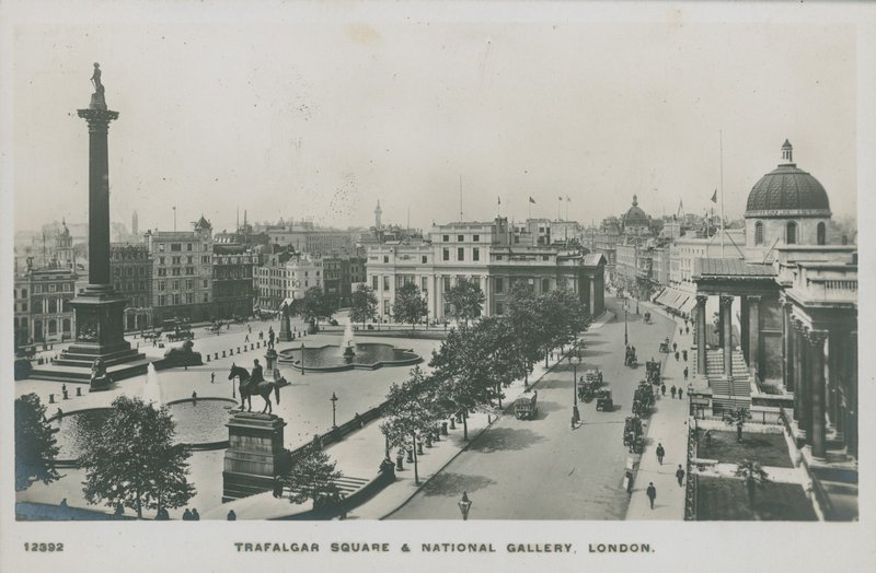 Trafalgar Square og National Gallery, London af English Photographer