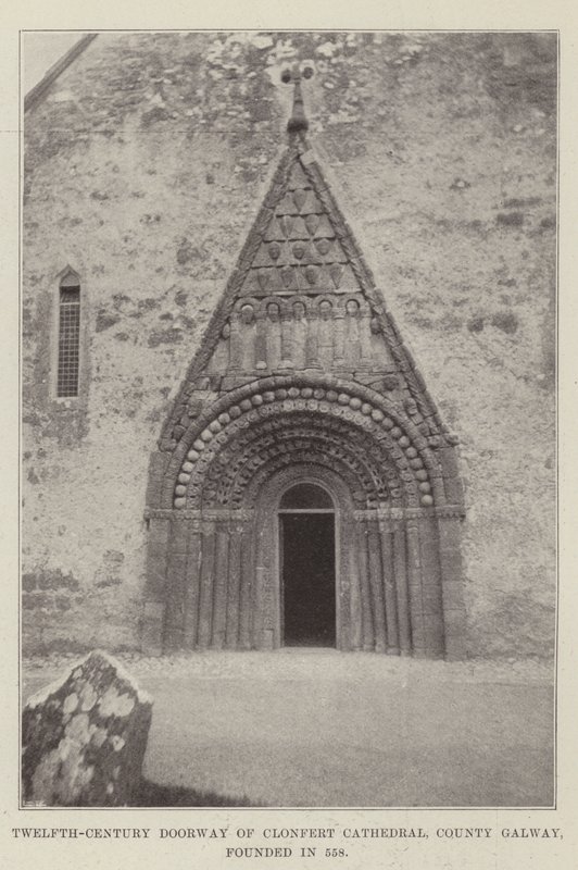 Døråbning fra det tolvte århundrede til Clonfert Cathedral, County Galway, grundlagt i 558 af English Photographer