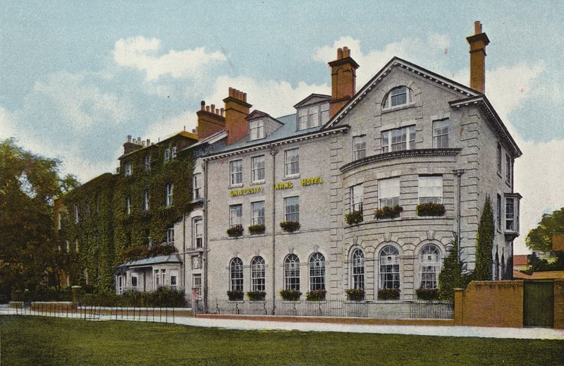 University Arms Hotel, Cambridge af English Photographer