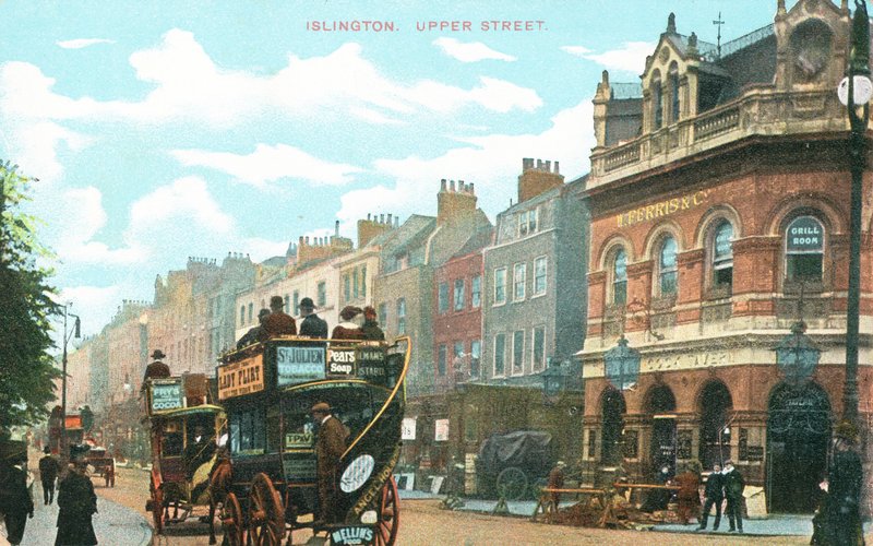 Upper Street i Islington (farvet foto) af English Photographer