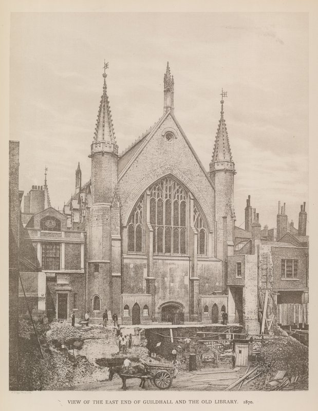 Udsigt over den østlige ende af Guildhall, London, og det gamle bibliotek, 1870 af English Photographer