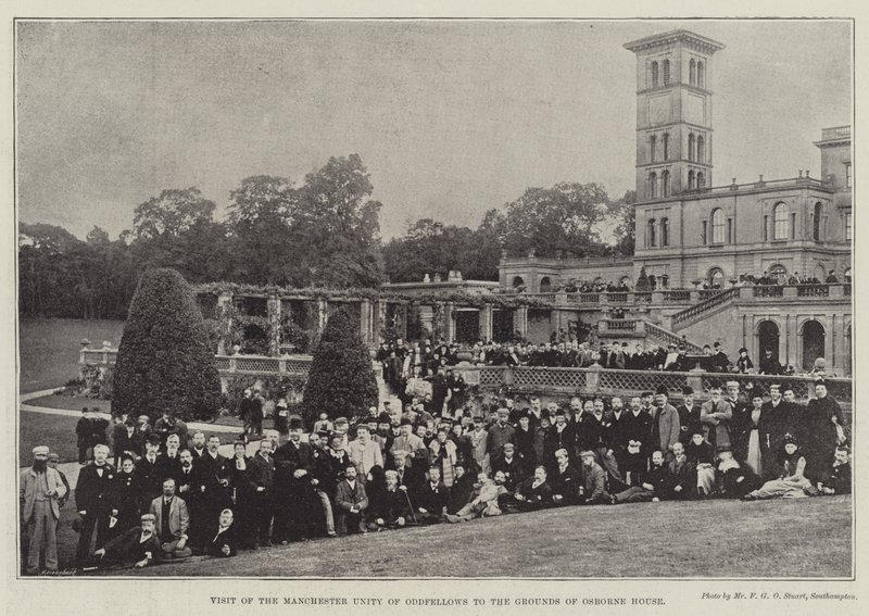 Besøg af Manchester Unity of Oddfellows til Grounds of Osborne House af English Photographer