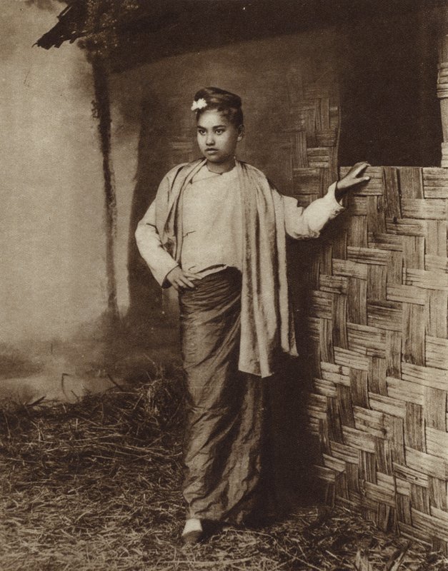 Kvinde af mongolsk afstamning i en landsby i Burma (s/h-billede) af English Photographer