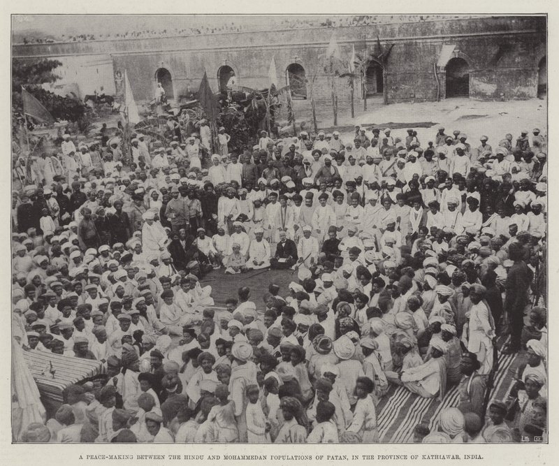 En fredsskabelse mellem den hinduistiske og muhammedanske befolkning i Patan, i Kathiawar-provinsen, Indien (gravering) af English School