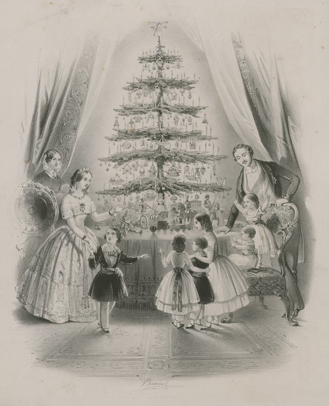 En familie, der står omkring et juletræ af English School