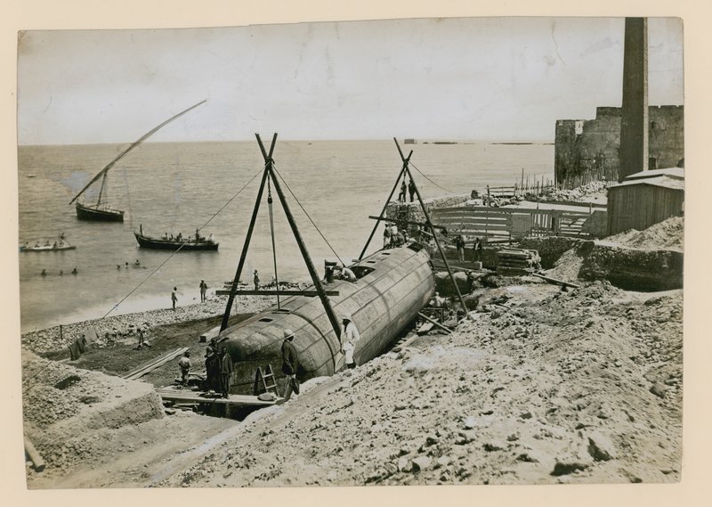 Cleopatras Needle, bliver transporteret fra Alexandria af English School