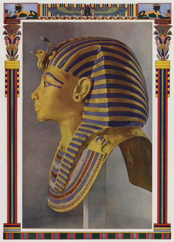 Guldportrætmaske fra Tutankhamons mumie, fundet i faraos grav af Howard Carter i 1922 (farvelitografi) af English School
