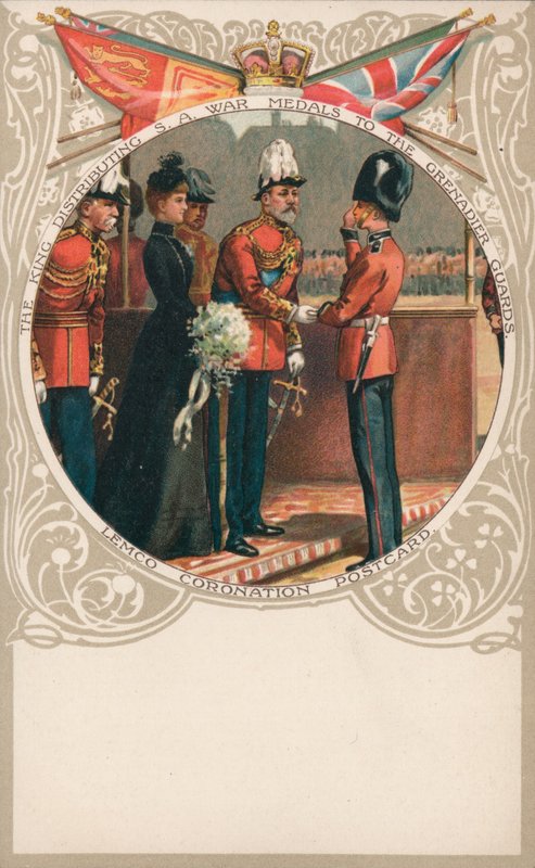 Kong Edward VII uddeler sydafrikanske krigsmedaljer til Grenadier Guards af English School