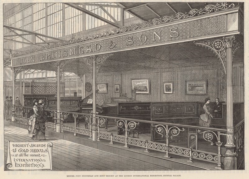 Mrs. John Brinsmead og sønner udstiller på London International Exhibition, Crystal Palace af English School