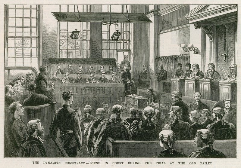 The Dynamite Conspiracy, scene i retten under retssagen i Old Bailey af English School
