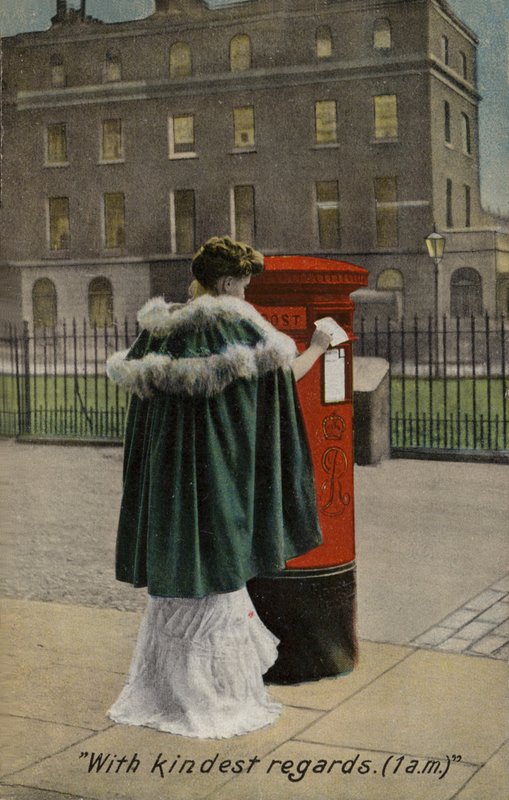 Kvinde sender et brev (farvet foto) af English School