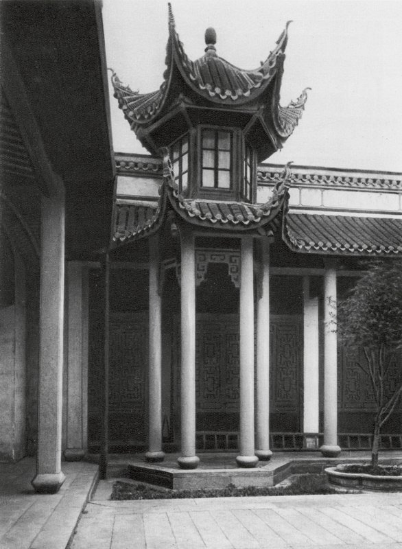 Changshafu, Chen kia tze tang, Hunan, Chen-familiens forfædres tempel, klokketårn i hovedgården (s/h-foto) af Ernst Boerschmann