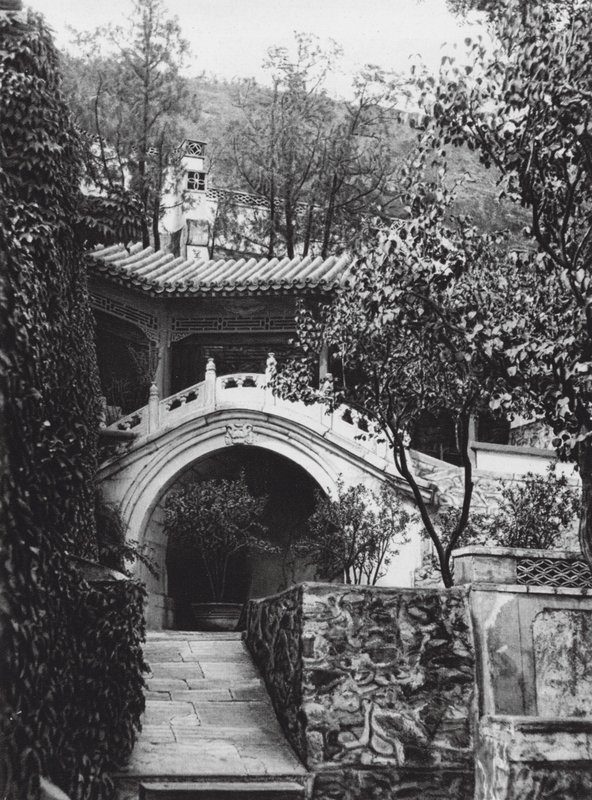 Peking, Si shan, Shih tze wo, Chihli, klosterhave i de vestlige bjerge (s/h-foto) af Ernst Boerschmann