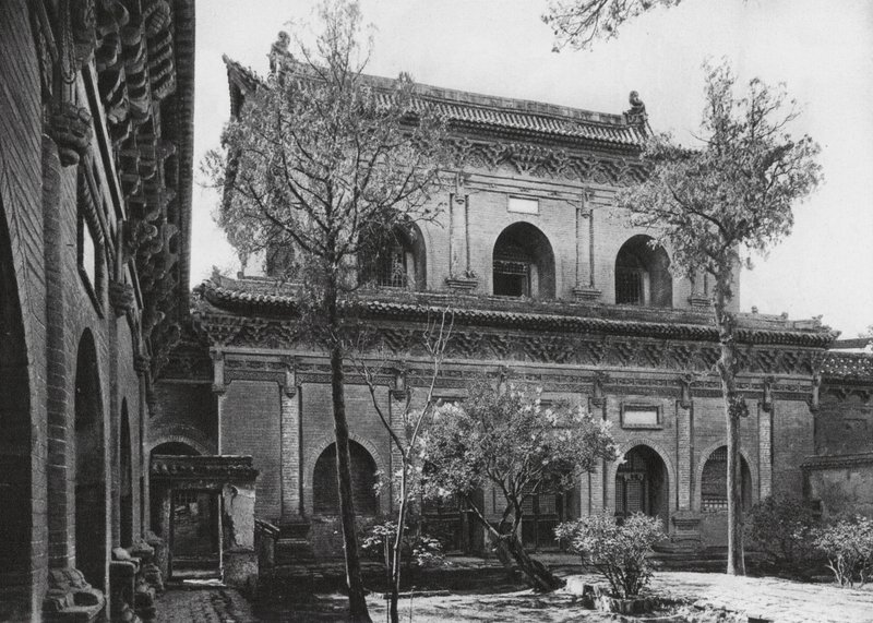 Taiyuanfu, Shuang ta sze, Shansi, massiv hal (s/h-foto) af Ernst Boerschmann