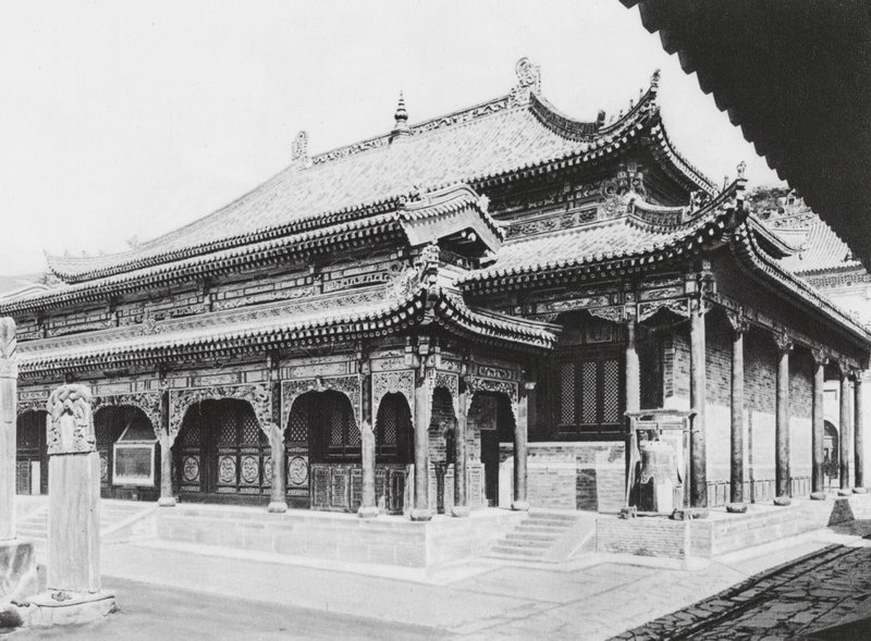 Wu tai shan, Hien tung sze, Shansi, den store bedesal (s/h-foto) af Ernst Boerschmann