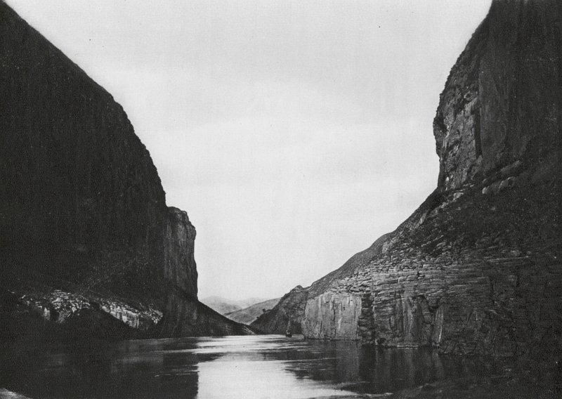 Yangtzekiang, Feng siang kou, Szechuan, Bellows-kløften under Kuelchoufu, udsigt op ad floden (s/h-foto) af Ernst Boerschmann