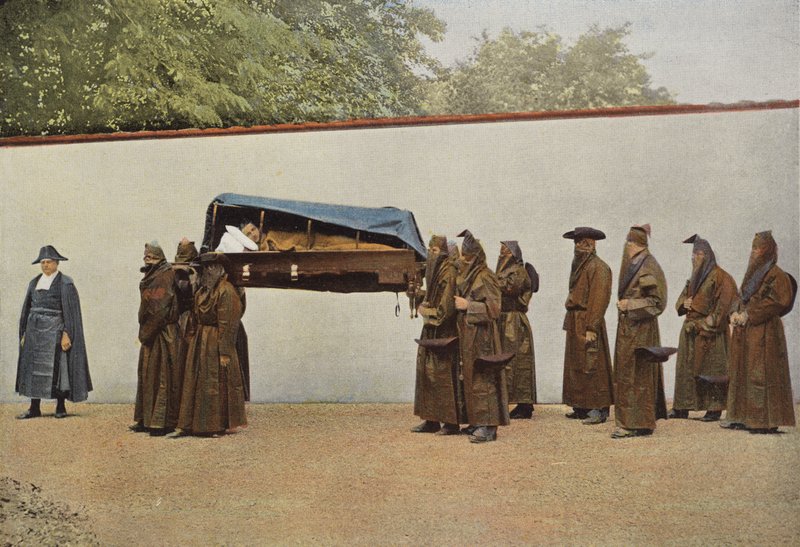 Brothers of Mercy, der bærer en syg person til hospitalet af European Photographer