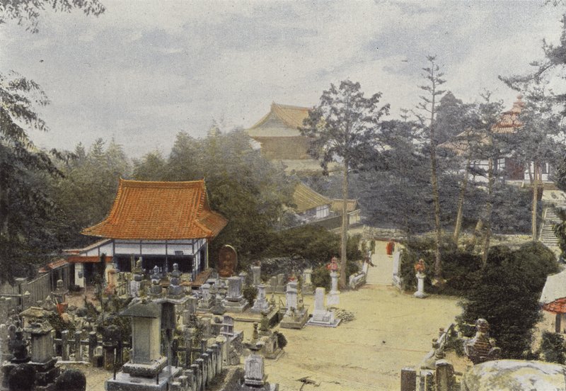 Kurodani-kirkegården i Kyoto, udskårne grave af European Photographer