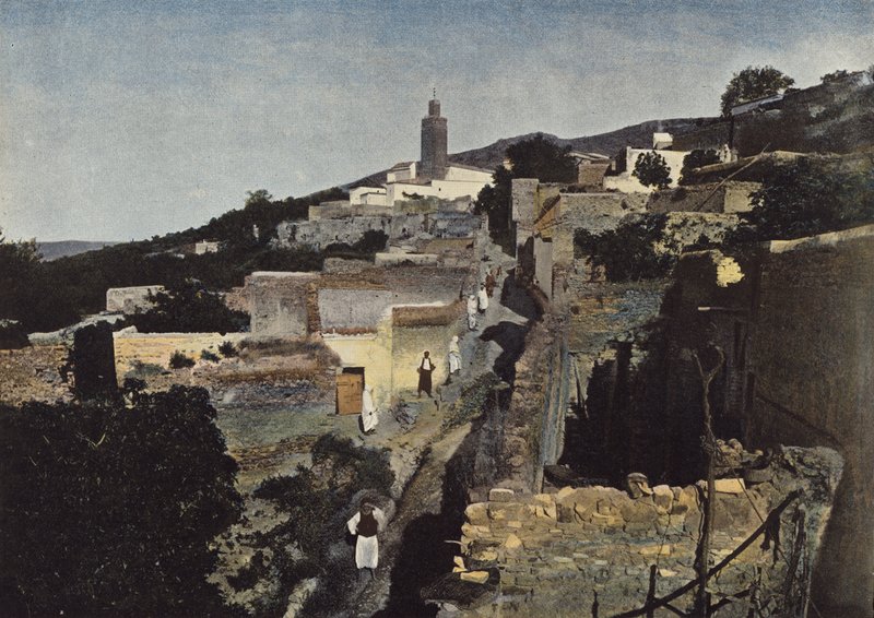 Arabisk landsby Sidi-Bou-Medin, nær Tlemcen af European Photographer