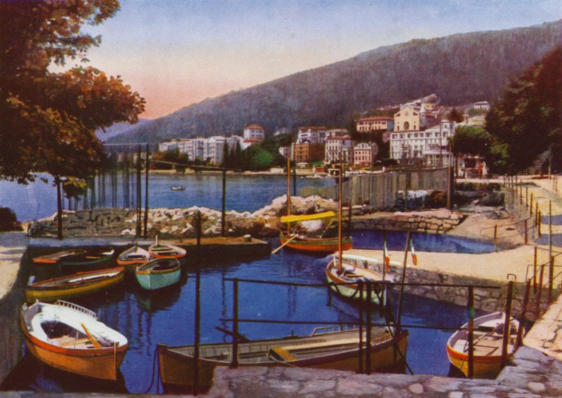 Opatija, nu Opatija i Kroatien: Porticciuolo med udsigt over den sydlige promenade (foto) af European Photographer