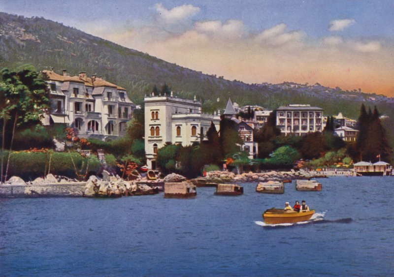 Opatija, nu Opatija i Kroatien: Villaer set fra havnen, sanatoriet Dr. Horvat og andre (foto) af European Photographer