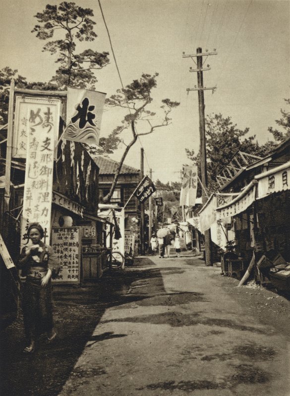 Japan, På den hellige ø Enoshima (s/h-foto) af European Photographer