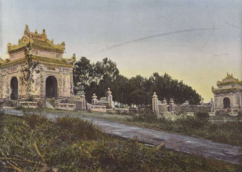 Nekropolis for kong Dong-Khanhs far af European Photographer