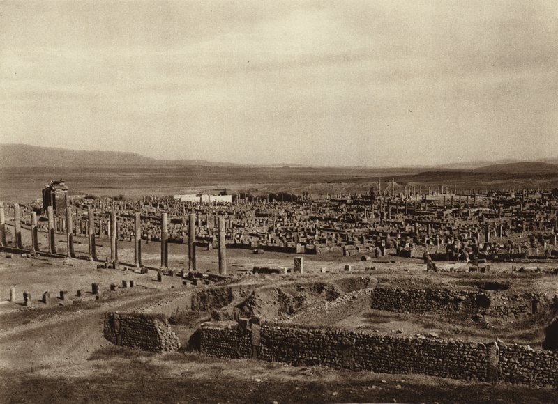Timgad, generel udsigt (s/h-foto) af European Photographer