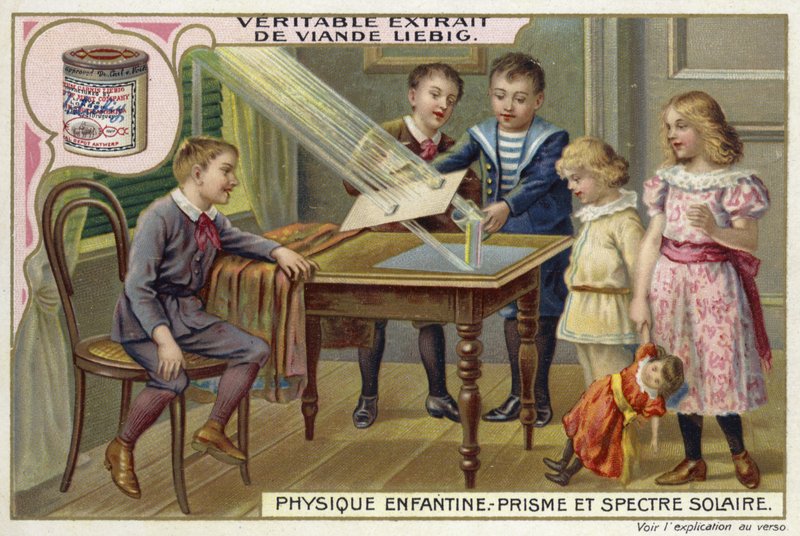 Using a prism to demonstrate the spectrum of sunlight  af European School