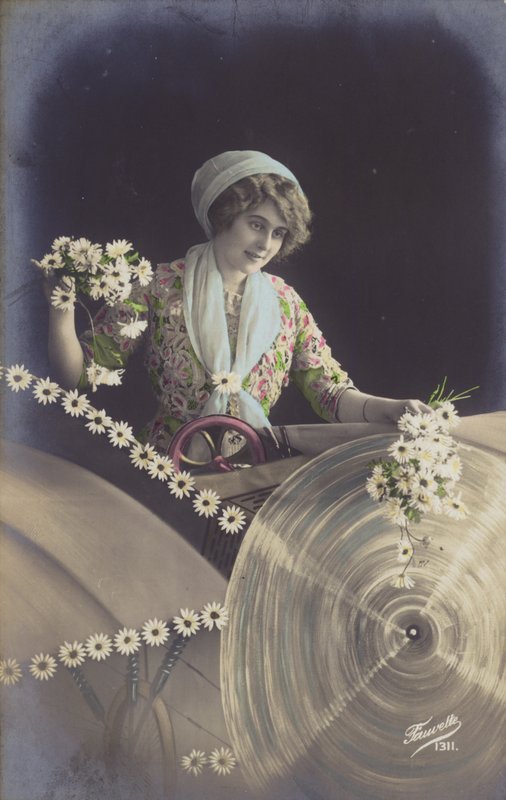 En ung kvinde holder masser af blomster og arbejder på en fabrik (tonet fotocollage) af French Photographer